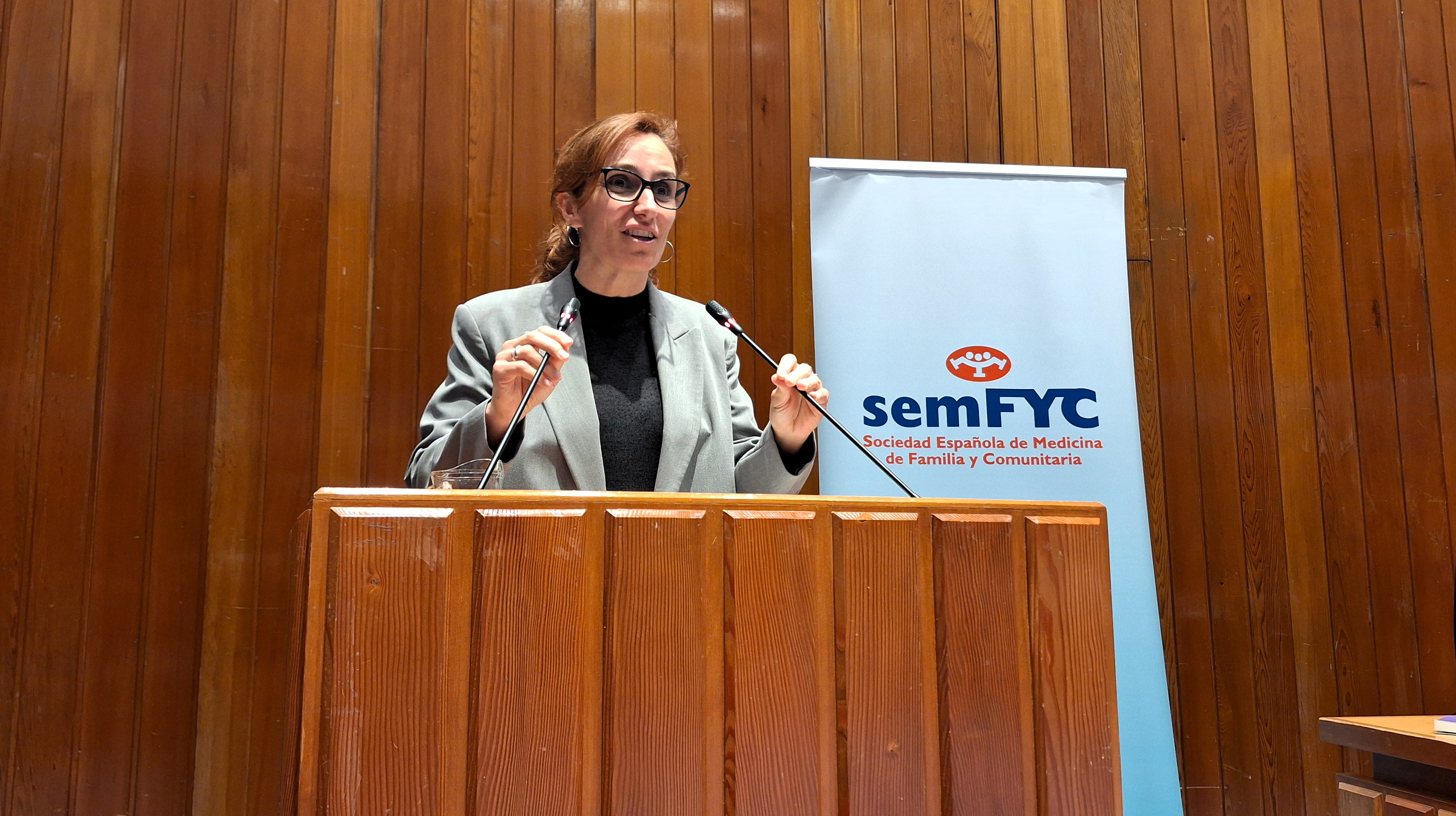 La Ministra de Sanidad, Mónica García, durante su intervención en la inauguración del encuentro.